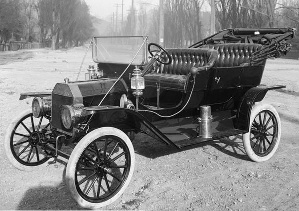 Henry Ford's Model T (1908)